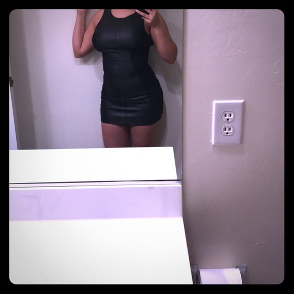 Black dress - Picture 1 of 4